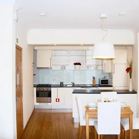Charming Flat In Chiado-lisbon アパート リスボン