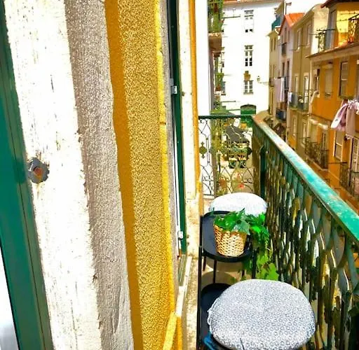 Charming Flat In Chiado-lisbon Διαμέρισμα Lisboa