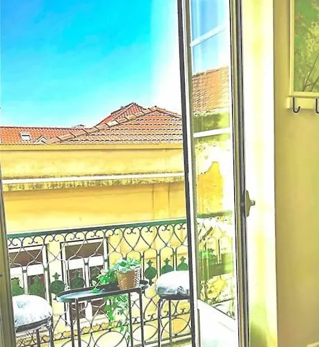 Charming Flat In Chiado-lisbon Διαμέρισμα