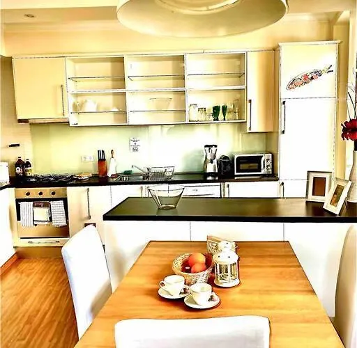 Charming Flat In Chiado-lisbon Διαμέρισμα