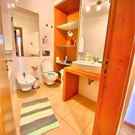 Charming Flat In Chiado-lisbon * Лиссабон