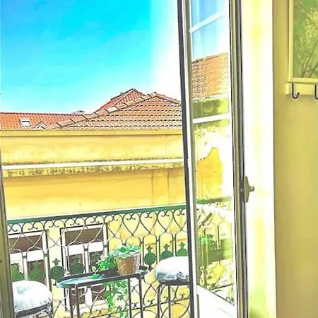 Charming Flat In Chiado-lisbon Апартаменты