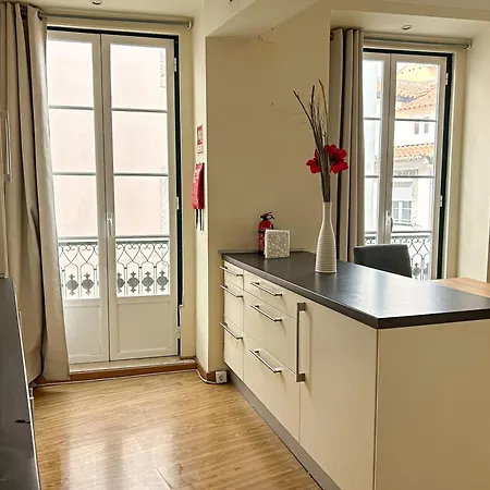 Charming Flat In Chiado-lisbon Apartment *