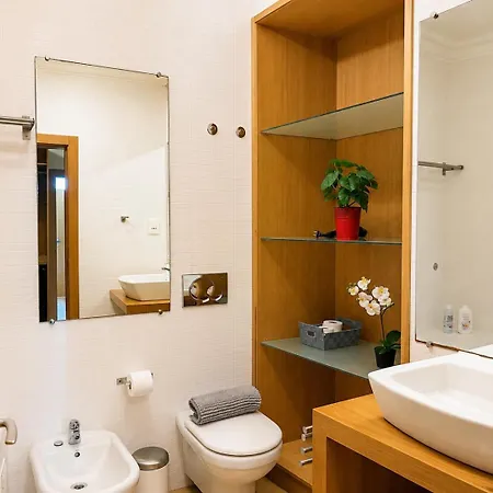 Charming Flat In Chiado-lisbon Lisbona