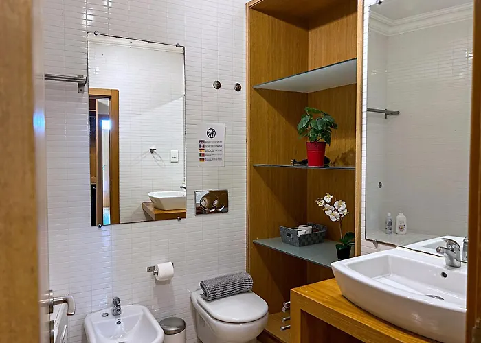 Charming Flat In Chiado-lisbon Apartment *