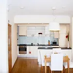 Charming Flat In Chiado-lisbon Διαμέρισμα Lisboa